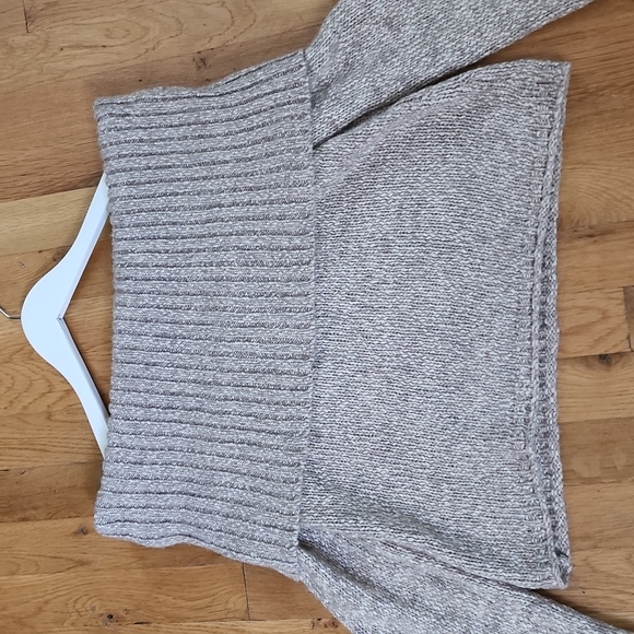 Aerie **2/$12**LIKE NEW off the shoulder Sweater Size XS - Picture 2 of 4